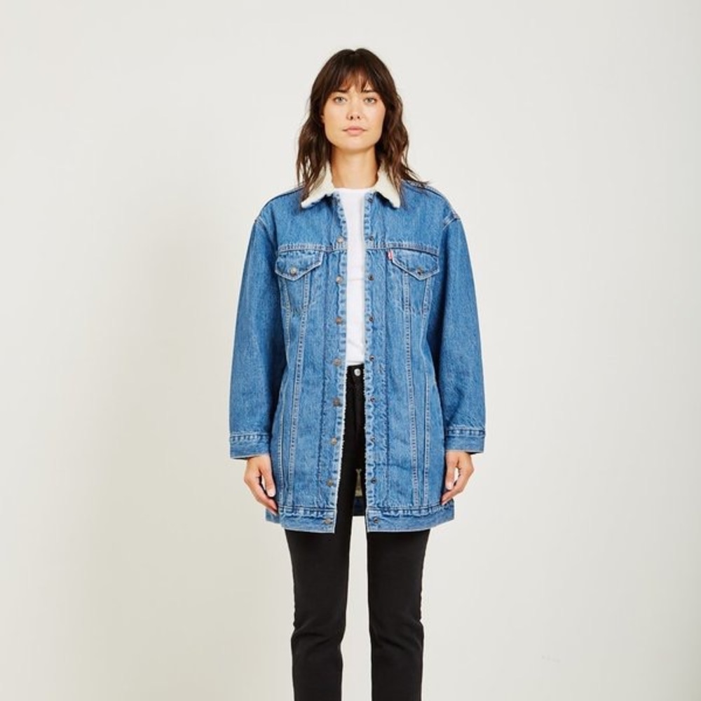 Levi’s Women's Lengthened Sherpa Trucker Jacket